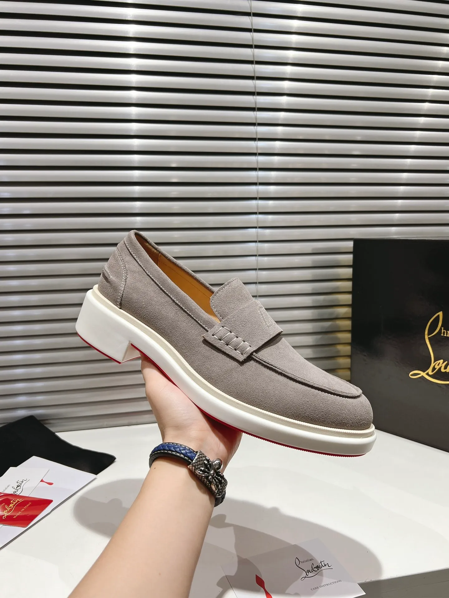 👟👟Ex-factory price 760👟👟 ╔Tire bottom Loaf🆑Black cowhide╗ ·Top version customization·2024𝐬𝐬 𝑪𝒉𝒓𝒊𝒔𝒕𝒊𝒂𝒏 𝑳𝒐𝒖𝒃𝒐𝒖𝒕𝒊𝒏 ▪️No matter the last shape, fabric, diamonds, nails, lining, outsole, they are as close as possible to ZP... ▪️The original sole is specially provided by the original factory ▪️The lining is imported water-dyed cowhide ▪️The private customization time is about 3-7 days —————— Size: Men's 39M-46M
